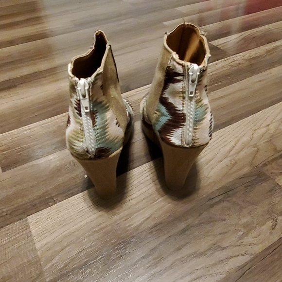 NWOT Qupid Zip Up Wedges - Picture 3 of 5